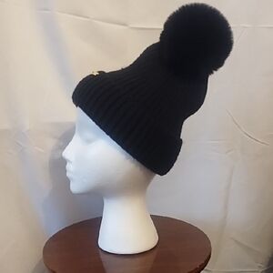 Steve Madden Black Ribbed Pom-Pom Beanie